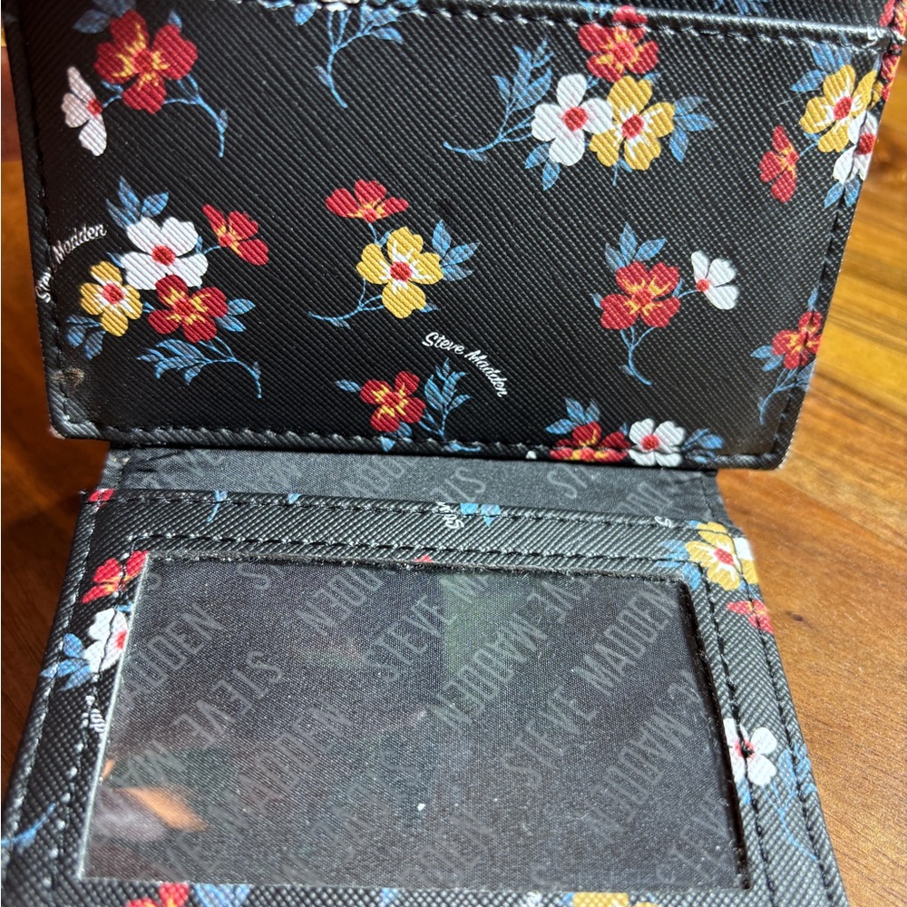 Steve Madden Black Floral Card Holder - Picture 4 of 4